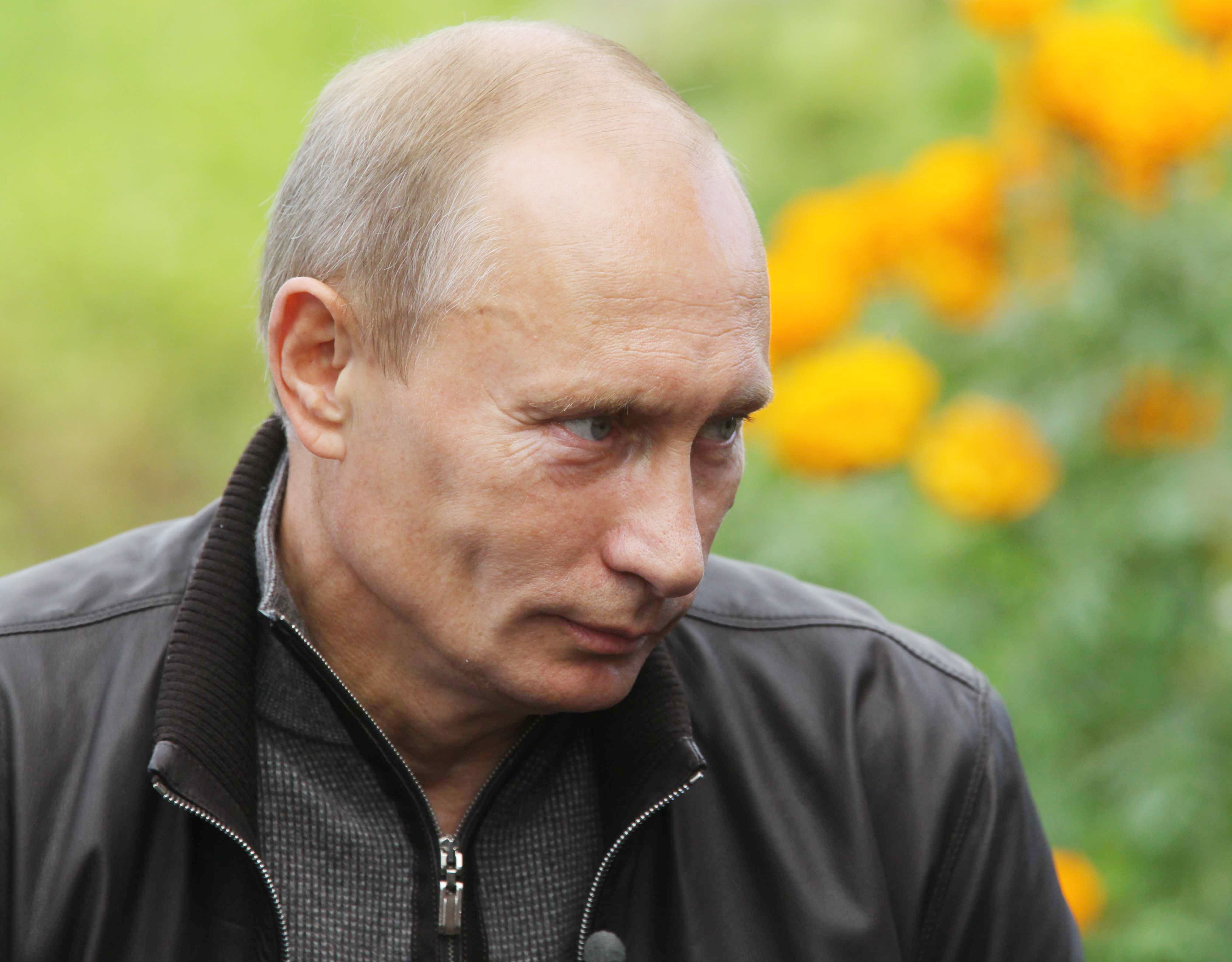 Путин настоящий, двойники так не смогут, но в верхах идет игра