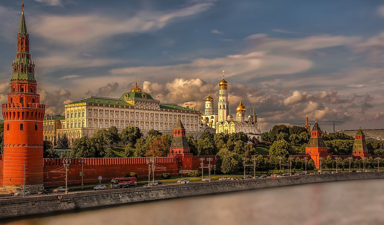 Тайга, кружки, шкуры, Шойгу, полделки из дерева